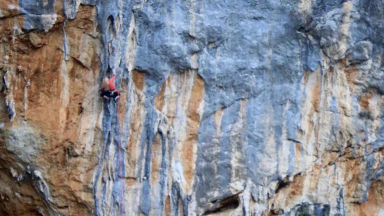 Eleanor Conole rock climbing