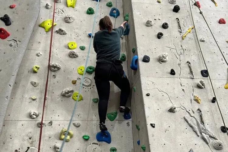 Hannah Smith climbing