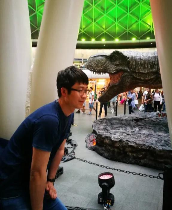 Mosi next to a dinosaur in London